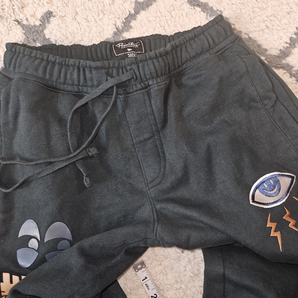 Primitive Skateboard Street Brand Embroidered Joggers Small - Picture 7 of 9